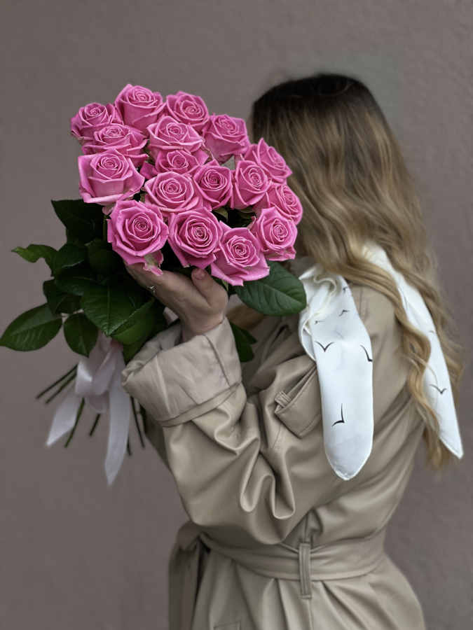 Картинка Букет из 17 розовых роз "Пикассо" 40 см