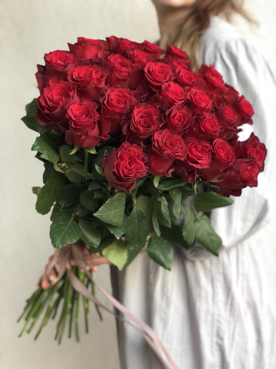Картинка Букет из  23 роз Родос 50 см