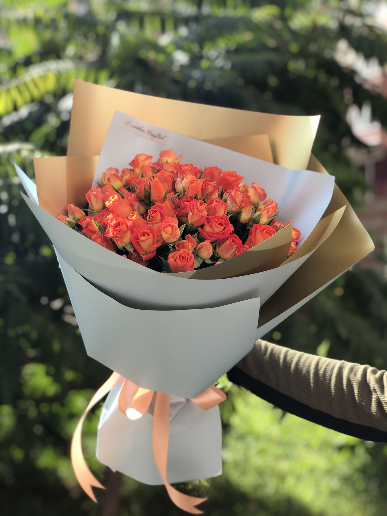 Картинка Букет  из 21 кустовой розы "Сочное утро" 60 см
